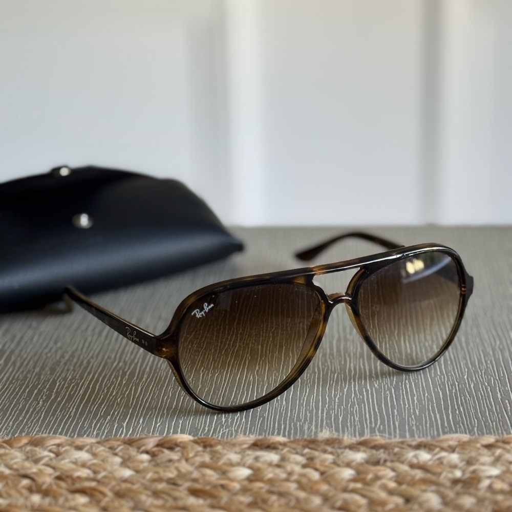 Ray-Ban Brown Aviator Sunglasses with Gradient Lenses